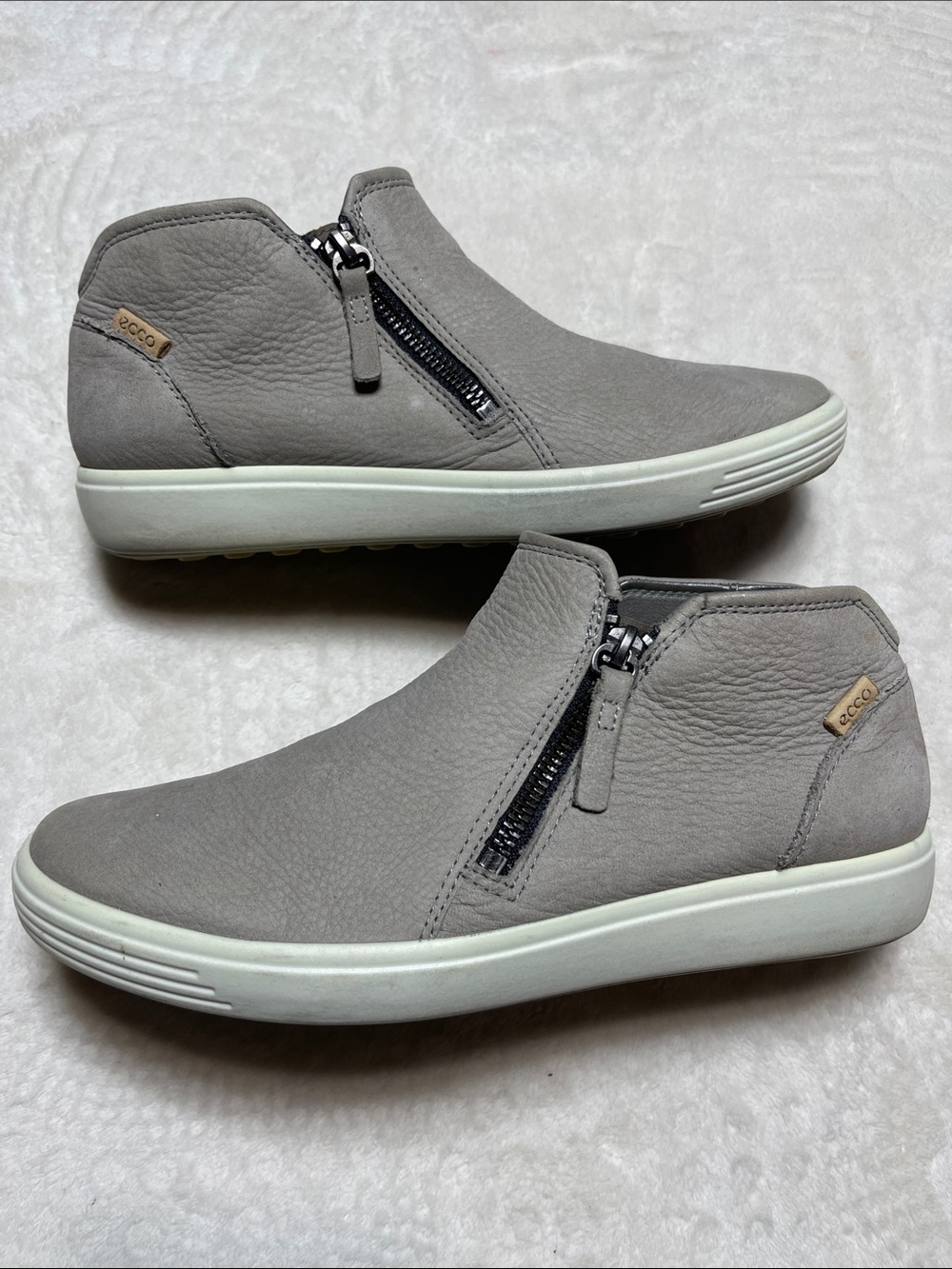 Ecco Women's Gray Zip-Top Leather Sneakers Size 8